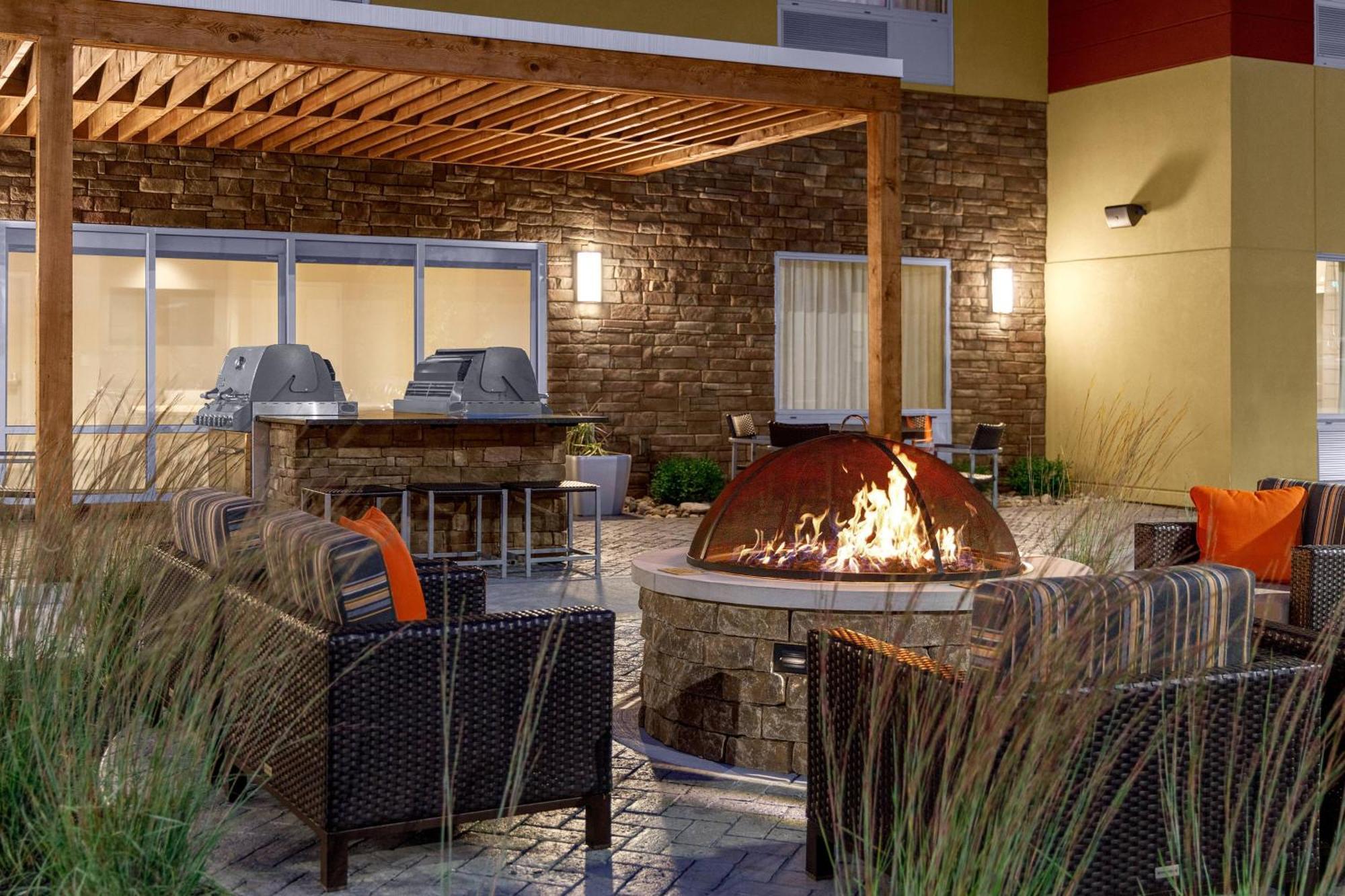 Towneplace Suites Cincinnati Fairfield Eksteriør billede